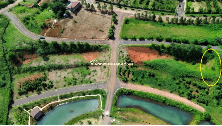 BÁN LÔ ĐẤT NỀN KHU NGHỈ DƯỠNG P2 BẢO LỘC, CÁCH NGÃ 5 ĐAMBRI  6 PHÚT ĐI XE